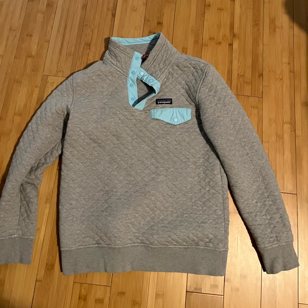 Patagonia XS quilted pull over